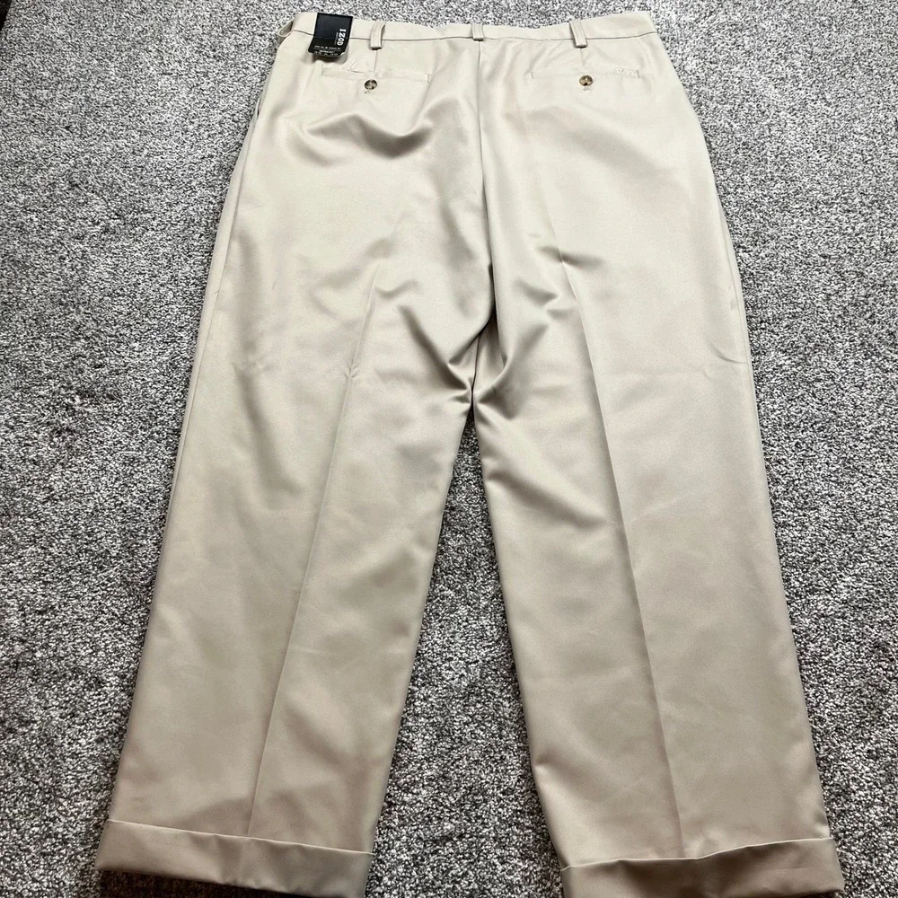 IZOD pnats mens 38X30 Golf performance  Classix Khaki  Microfiber Pleated
